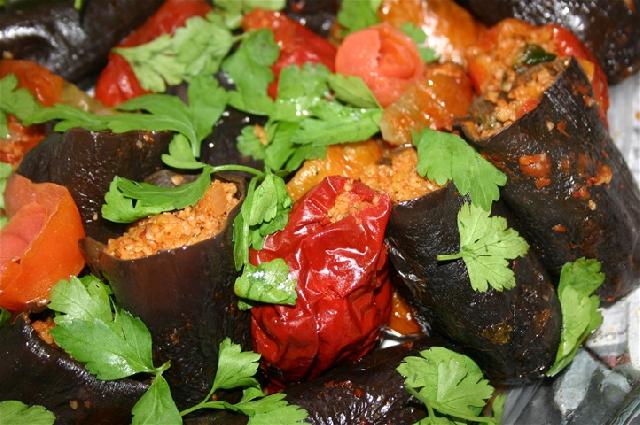 KURU BBER VE PATLICAN DOLMASI