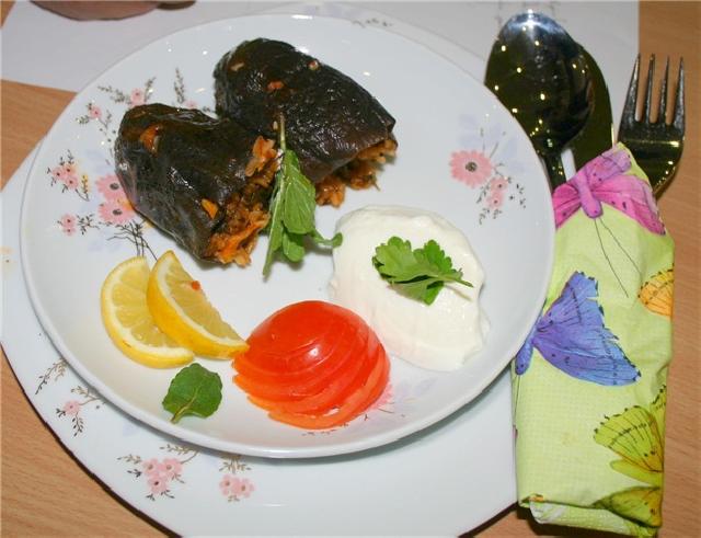 KUŞ ÜZÜMLÜ KURU PATLICAN DOLMASI Tarifi KUŞ ÜZÜMLÜ KURU PATLICAN DOLMASI