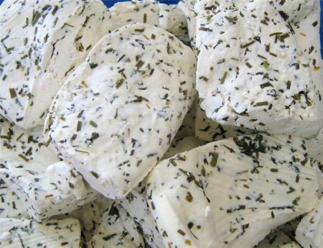 VAN OTLU PEYNİRİ Tarifi VAN OTLU PEYNİRİ