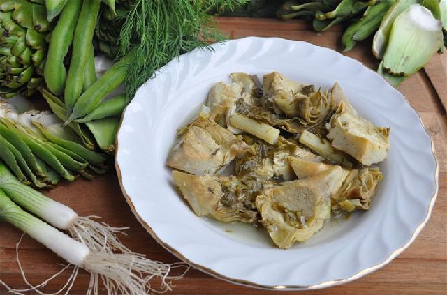 ZEYTİNYAĞLI ENGİNAR YEMEĞİ Tarifi ZEYTİNYAĞLI ENGİNAR YEMEĞİ