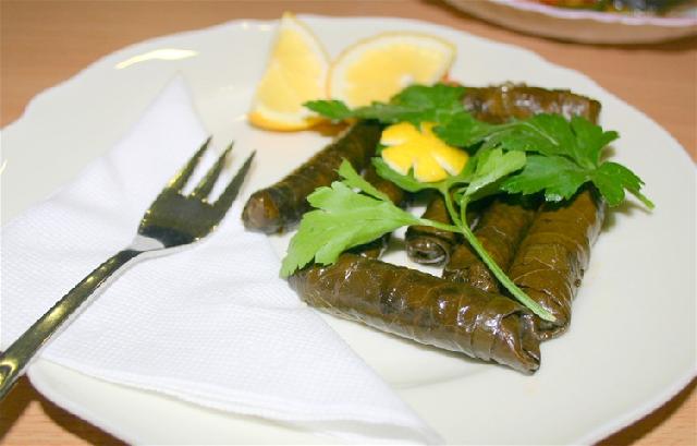 ZEYTİNYAĞLI PARMAK YAPRAK SARMASI Tarifi ZEYTİNYAĞLI PARMAK YAPRAK SARMASI