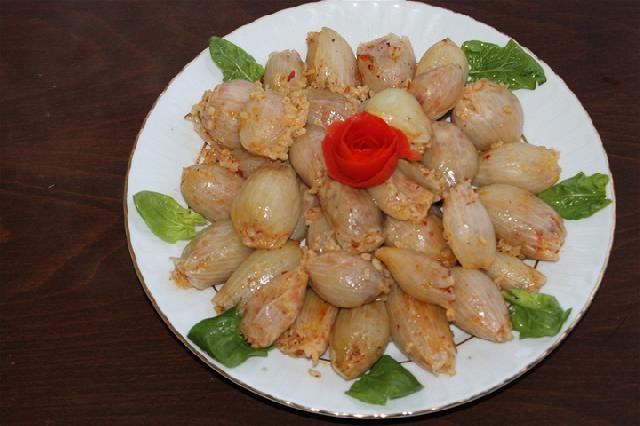 ZEYTİNYAĞLI SOĞAN DOLMASI Tarifi ZEYTİNYAĞLI SOĞAN DOLMASI